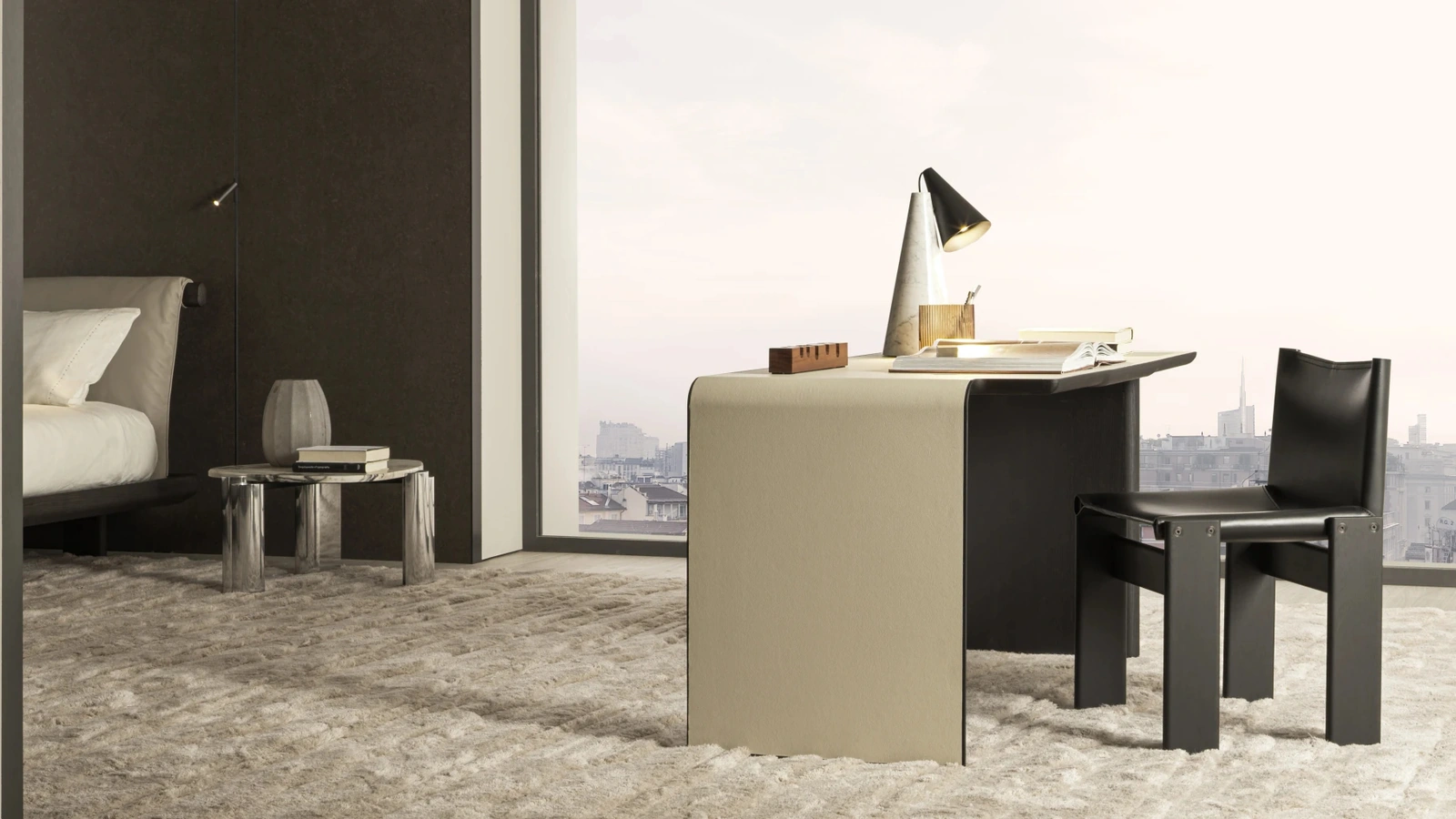 Molteni & C imalatı, eko deri kaplı metal Aria çalışma masası