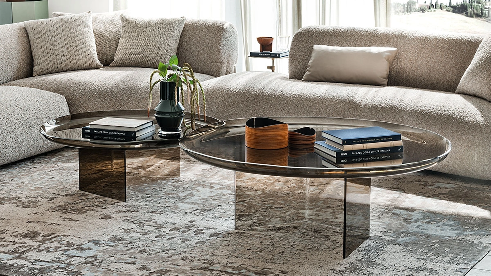Cattelan Italia cam glass ile üretilen standart sehpa