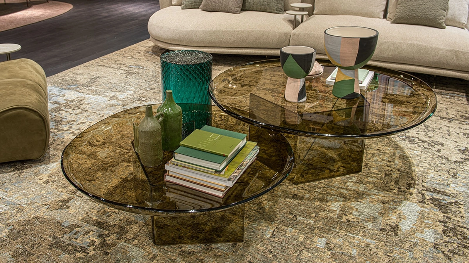 Cattelan Italia cam glassından yapılan standart sehpa