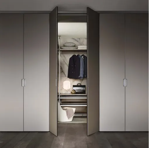 Rimadesio'nun Shadow Grey Serbest Duran Dolap Kapağı