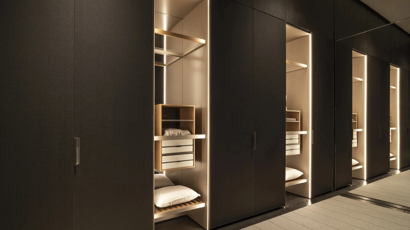 Molteni & C - Roma Door Gliss Master Giyinme Odası