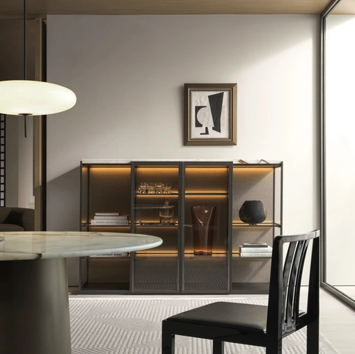 Molteni & C tarafından üretilen, cam kapaklı ahşap Logos Set 04 kitaplık