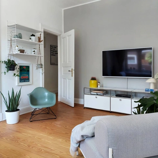 Vitra tarafından üretilen Eames Fiberglass plastik kolt