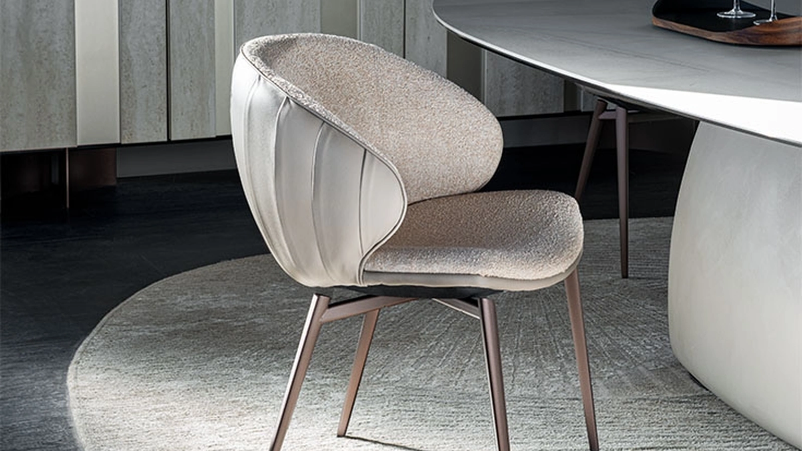 Cattelan Italia tarafından kumaş ve deri Charlotte sandalye