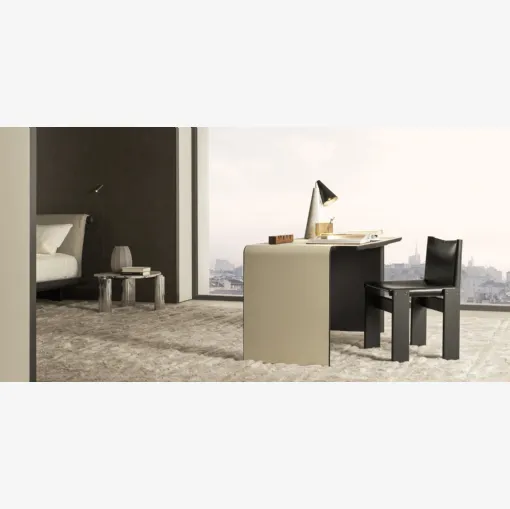 Molteni & C imalatı, eko deri kaplı metal Aria çalışma masası