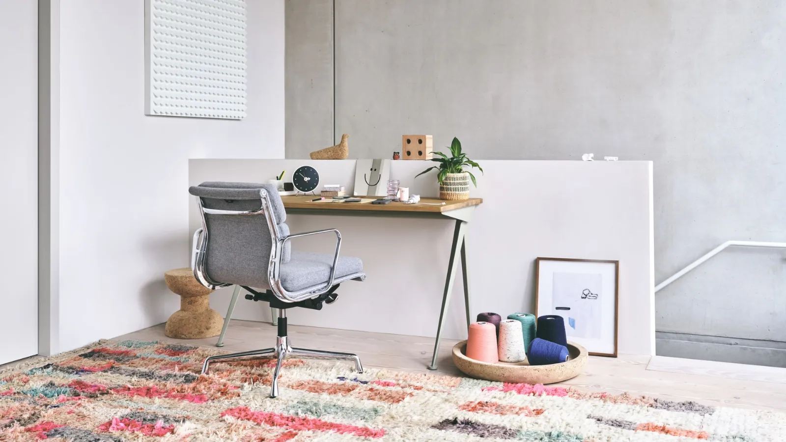 Vitra'nın Compass Direction masaüstü organizat