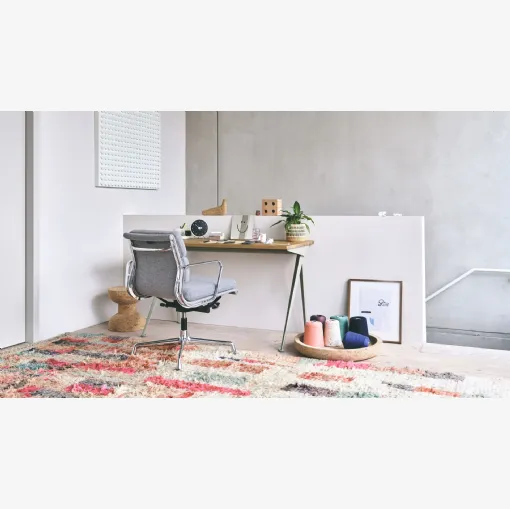 Vitra'nın Compass Direction masaüstü organizat