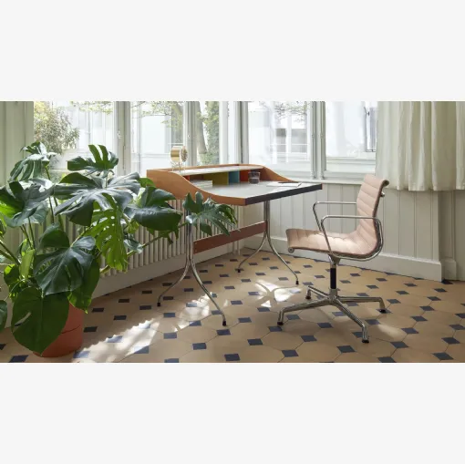 Vitra'nın Home Desk yazı mas