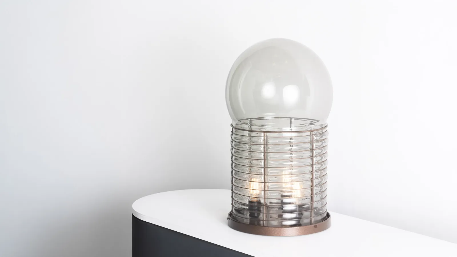 Artemide marka Alcinoo masa lambası