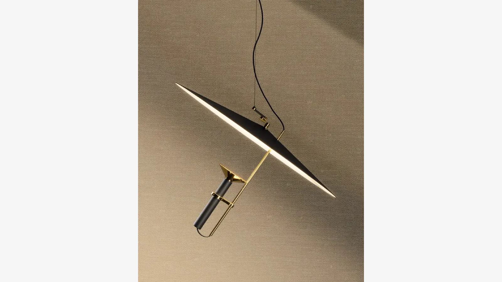 Stilnovo marka alüminyum Luna asma lambası.