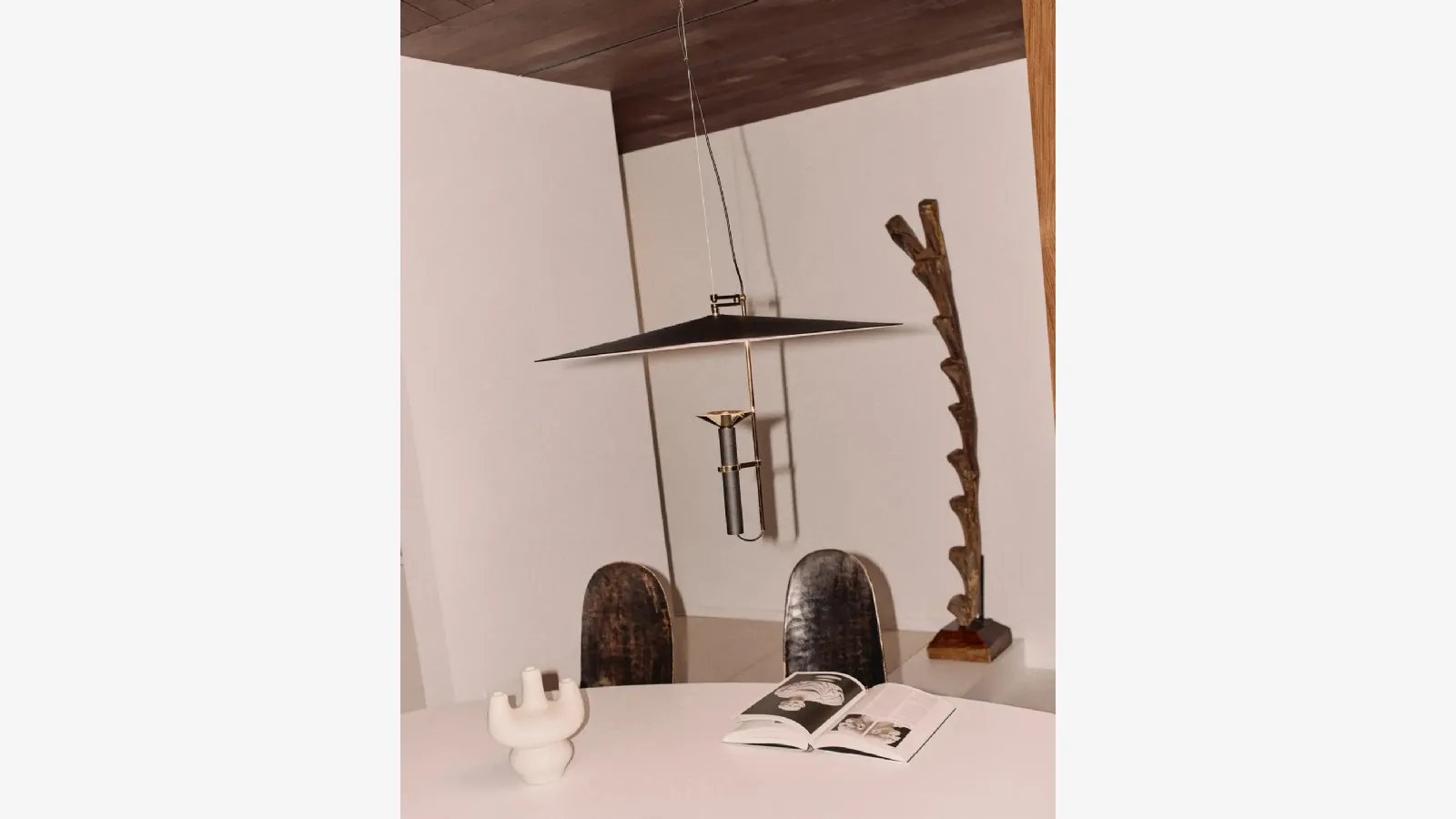 Stilnovo marka alüminyum asılı ay lambası Luna.