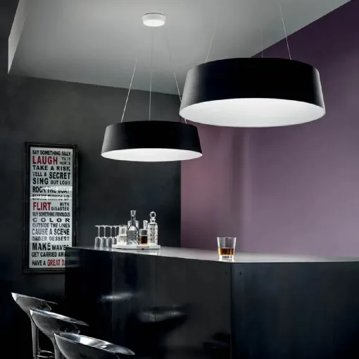 Stilnovo marka Oxygen asılı lamba.