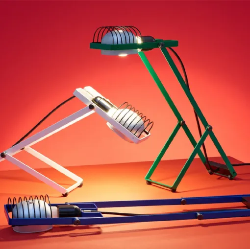 Artemide'nin Sintesi masa lambası.