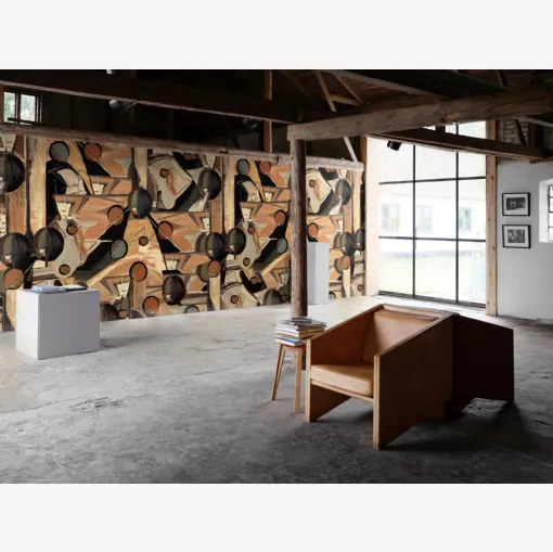 Daisy James'in çiçek desenli duvar