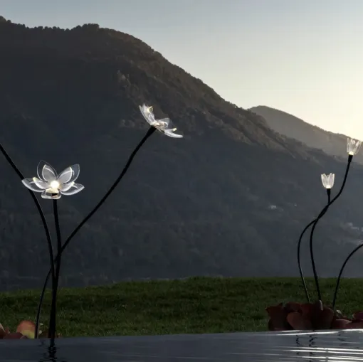 Metal ve PVC'den yapılmış Linea Light markalı Blum Flower açık h