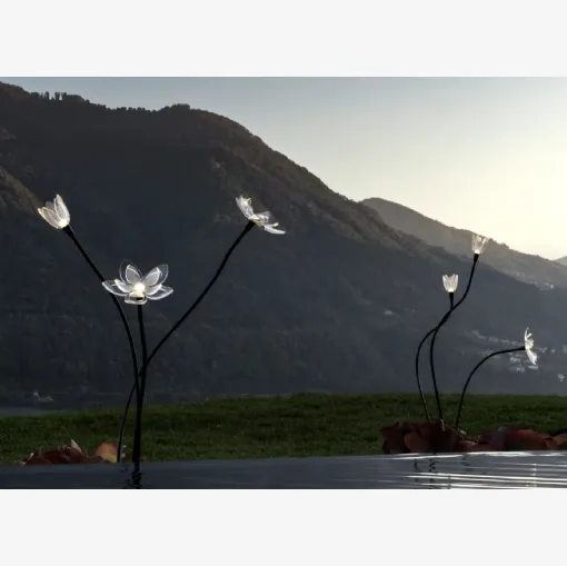 Metal ve PVC'den yapılmış Linea Light markalı Blum Flower açık h