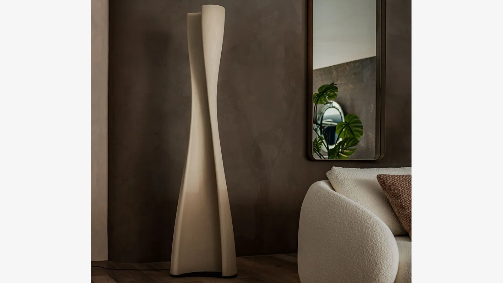 Cattelan Italia imzalı kil lambader şapkası.