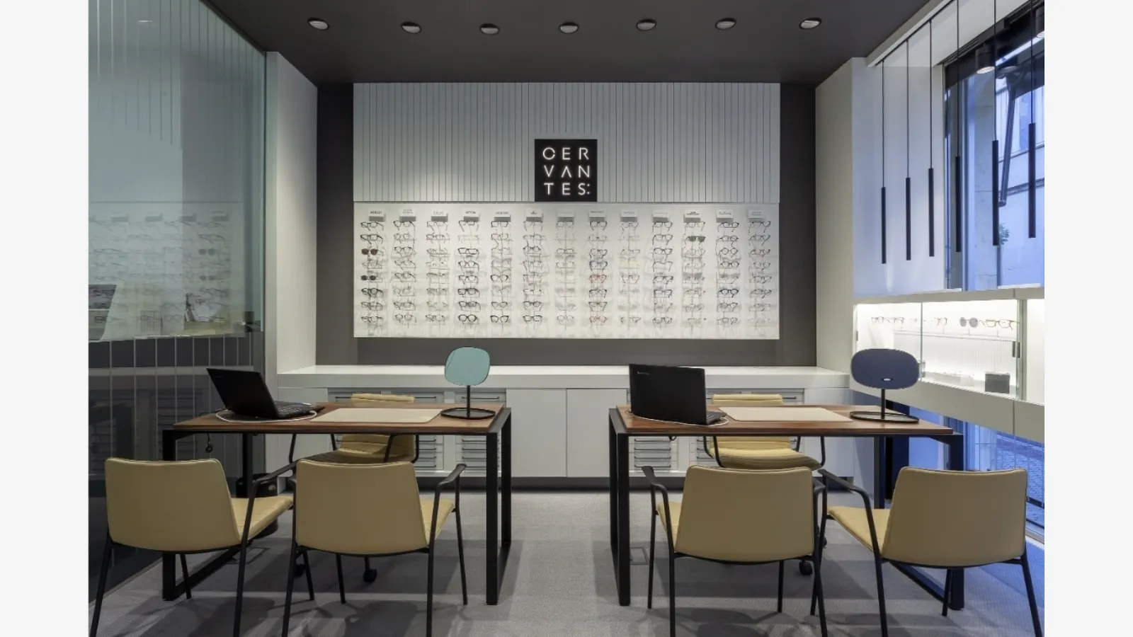 Reggiani'nin Mood Pro Wall Washer Round Drop lambası.