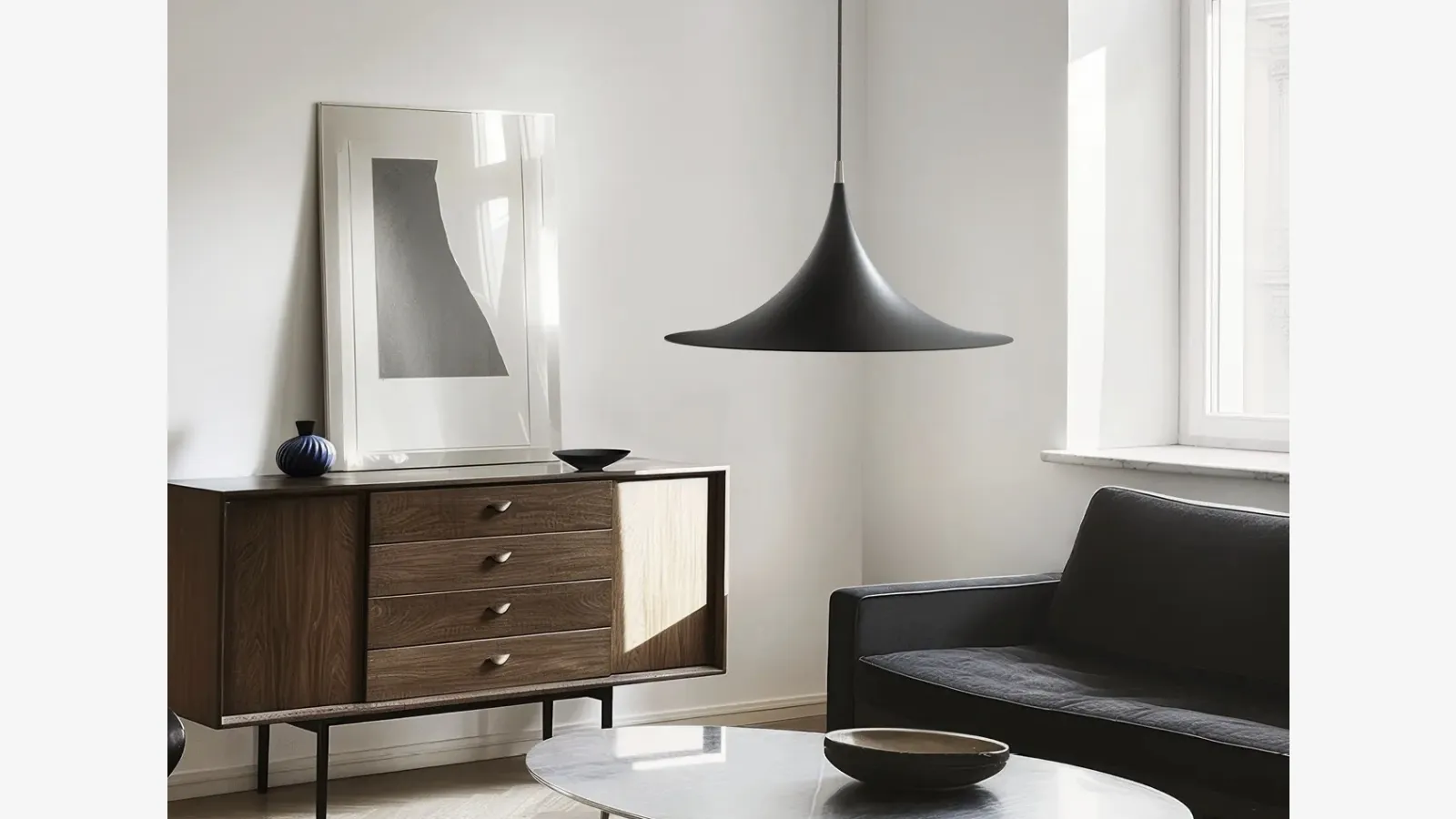 Linea Light'in Morgana asılı lambası.