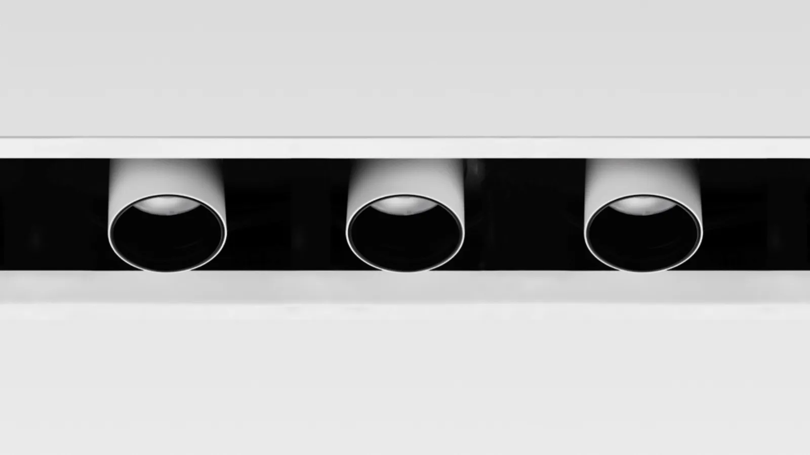 Reggiani markasının Unit Channel lambası.