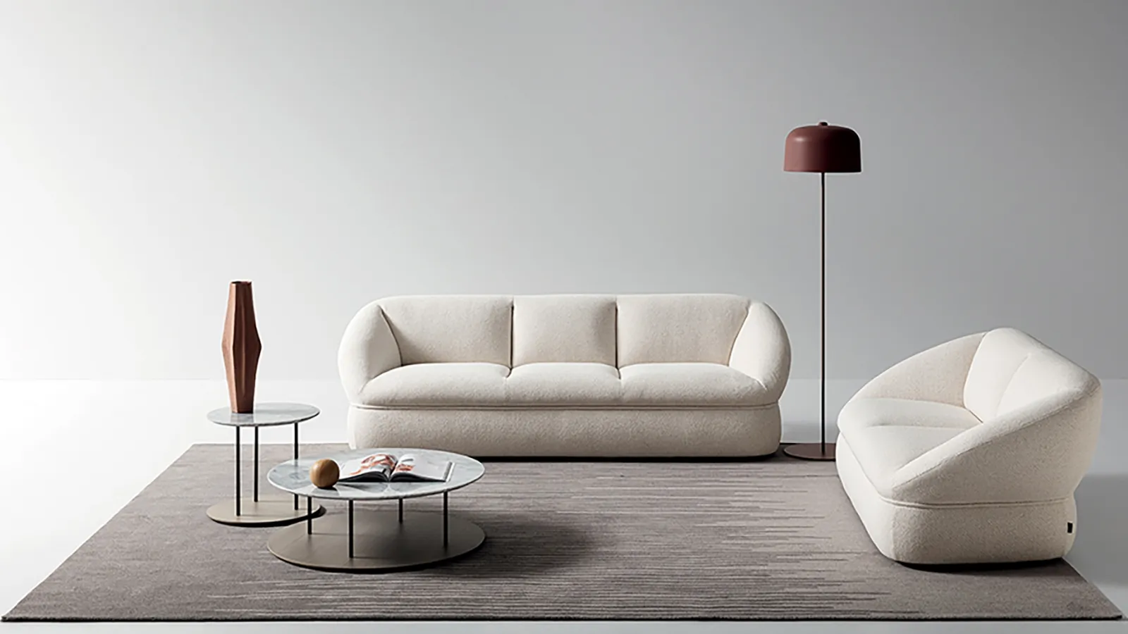 Ditre Italia'dan kumaş kaplı yüksek koltuk.