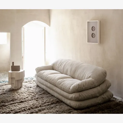 Tacchini markasının Solar Sofa adlı lineer