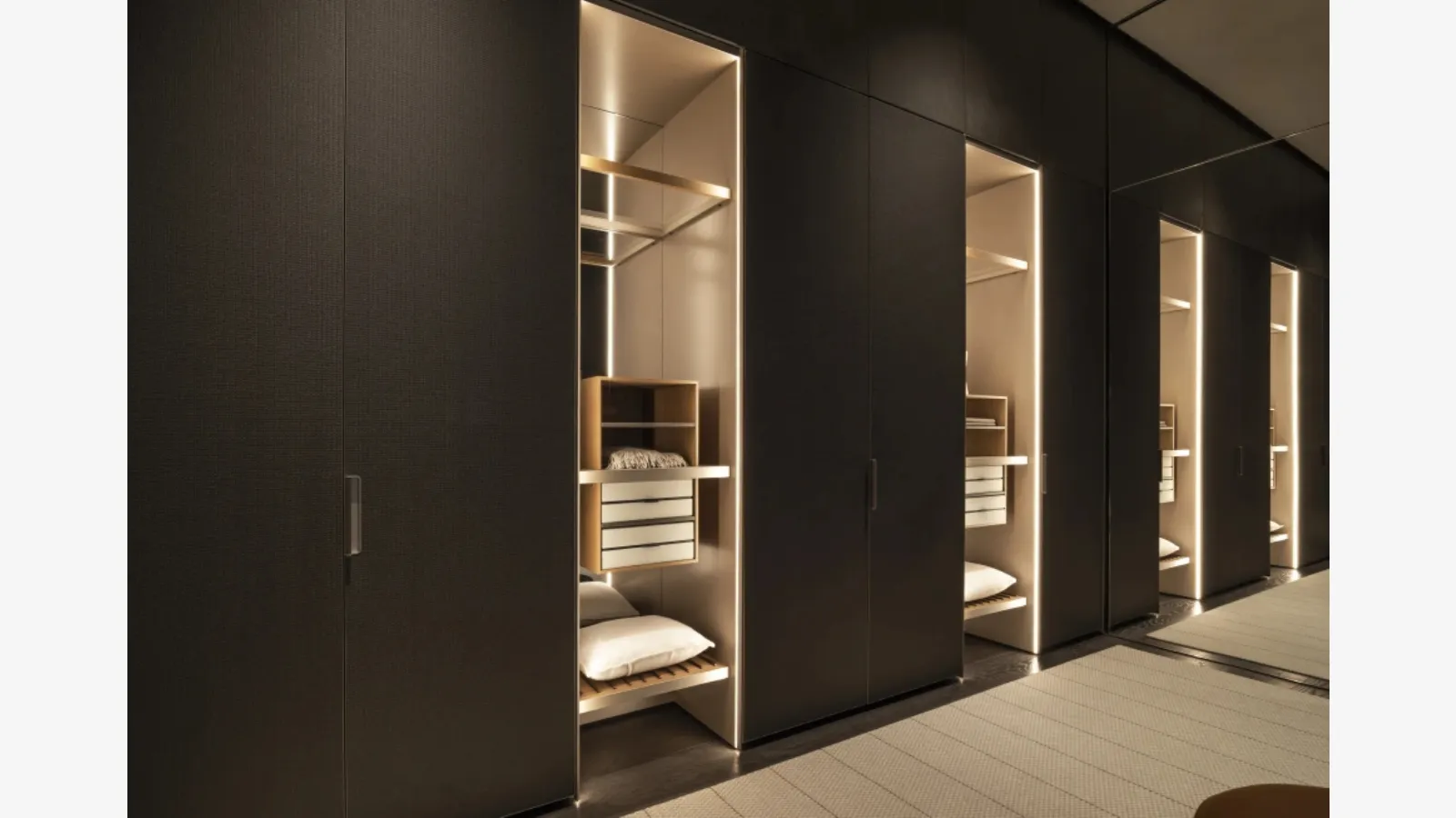 Molteni & C - Roma Door Gliss Master Giyinme Odası
