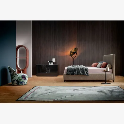 Twils'in parlak siyah lake boya ile cilalan