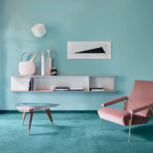 Molteni & C'nin el yapımı ceviz renginde asılı kitaplık