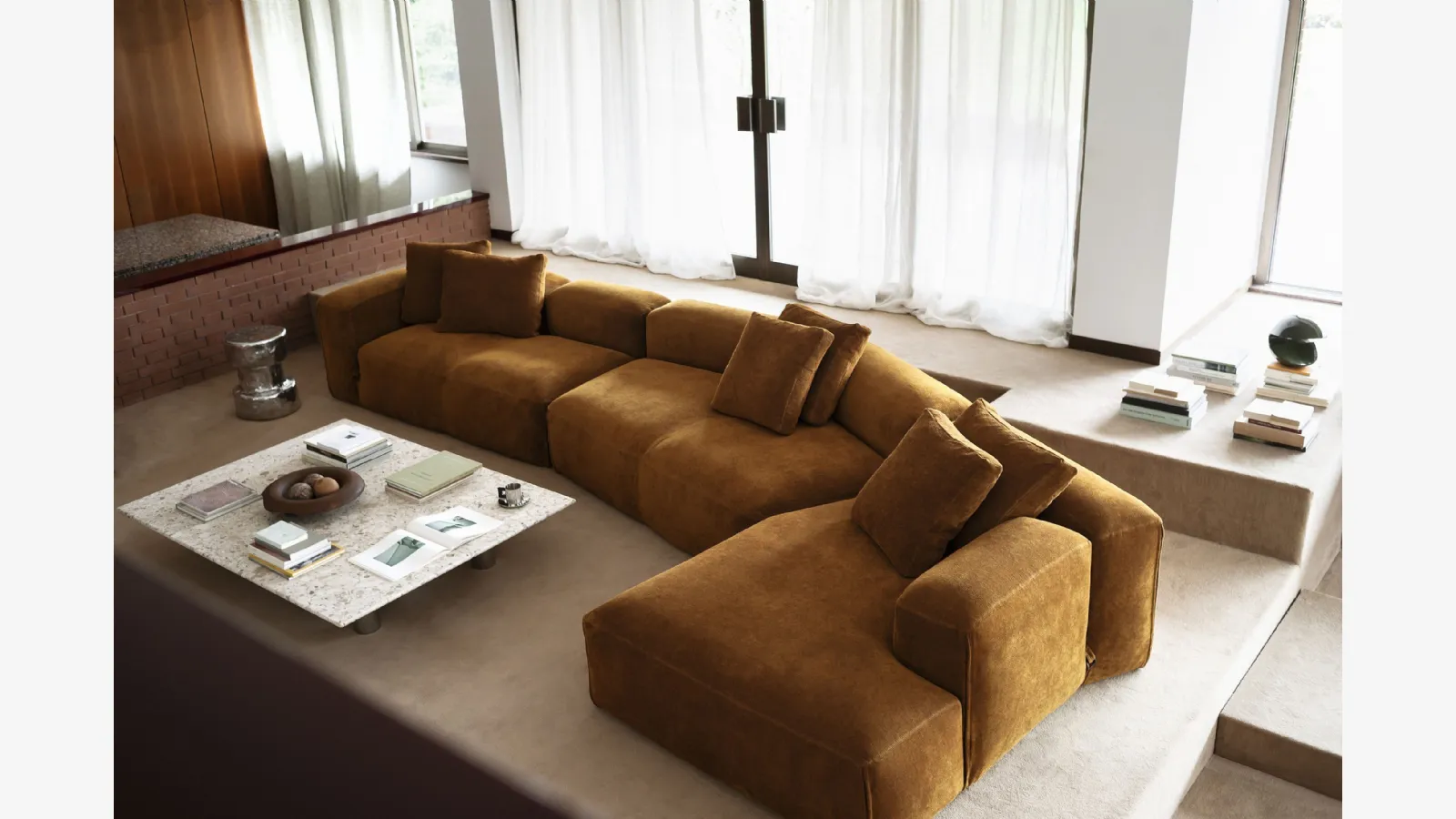 Tacchini'nin dolgulu kumaş köşe koltuğu Le