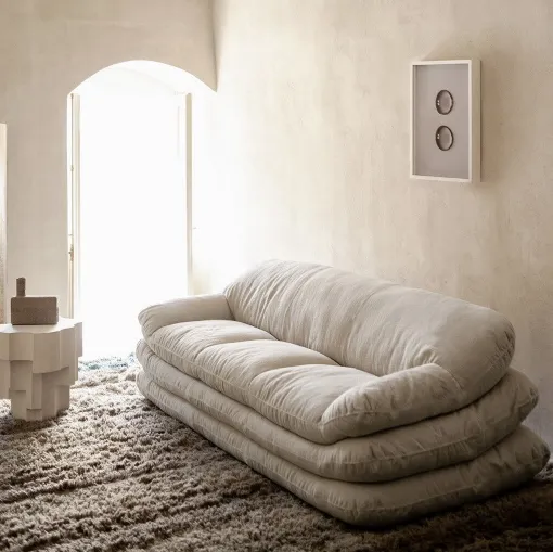 Tacchini markasının Solar Sofa adlı lineer