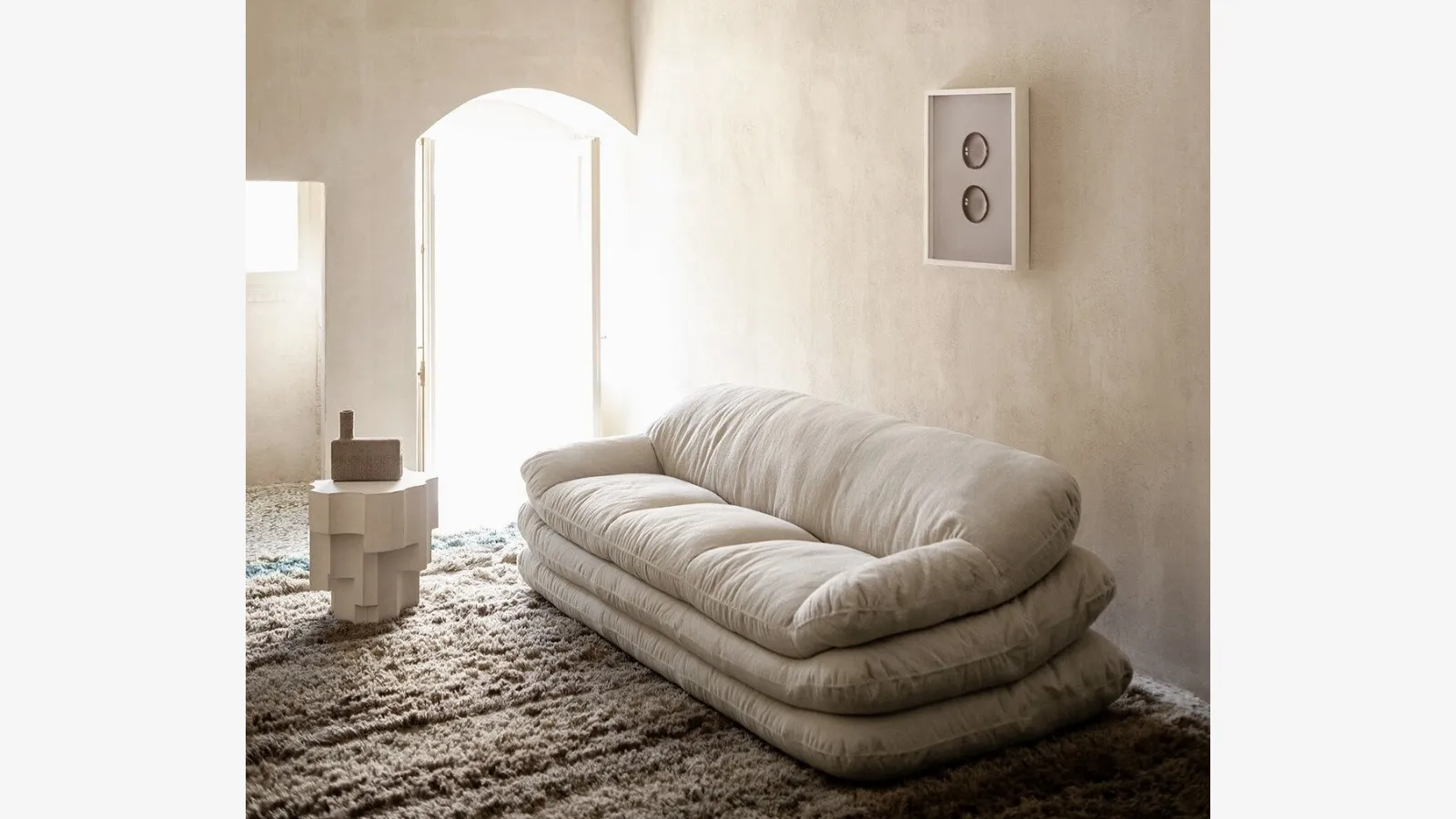 Tacchini markasının Solar Sofa adlı lineer