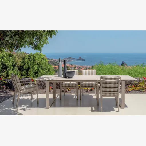 Uzatılabilir masa ve Talenti'nin Finn sandaly