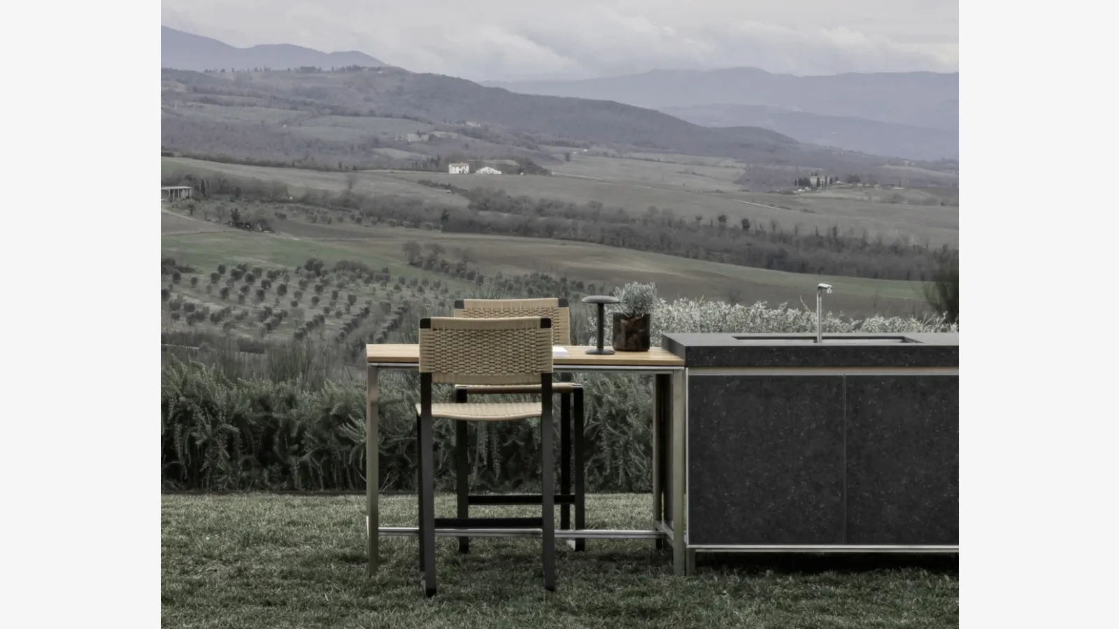 Molteni & C'nin polipropilen halatından yapılmış Green Point taburesi