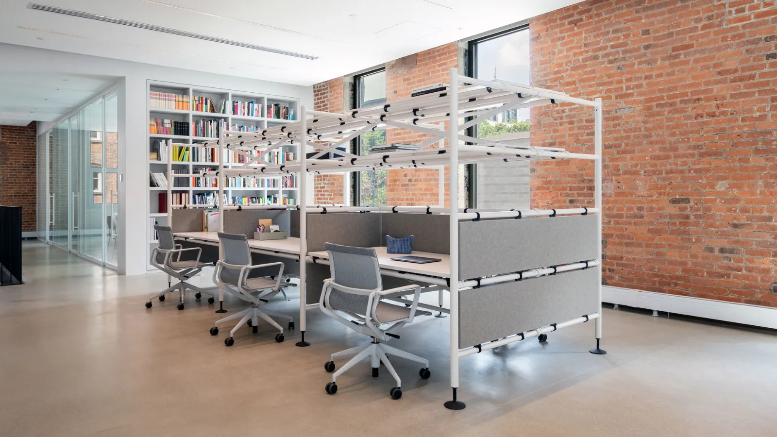 Vitra'nın Operative Comma masaüst