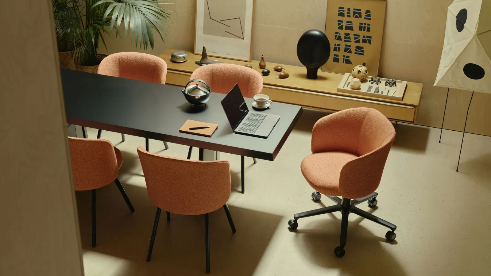 Seduta operativa Mikado di Vitra tradotto in Tur