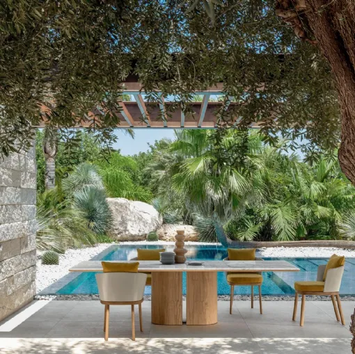 Mermer ve ahşap masa ve Talenti'nin poliüretan ve ahşaptan yapılm