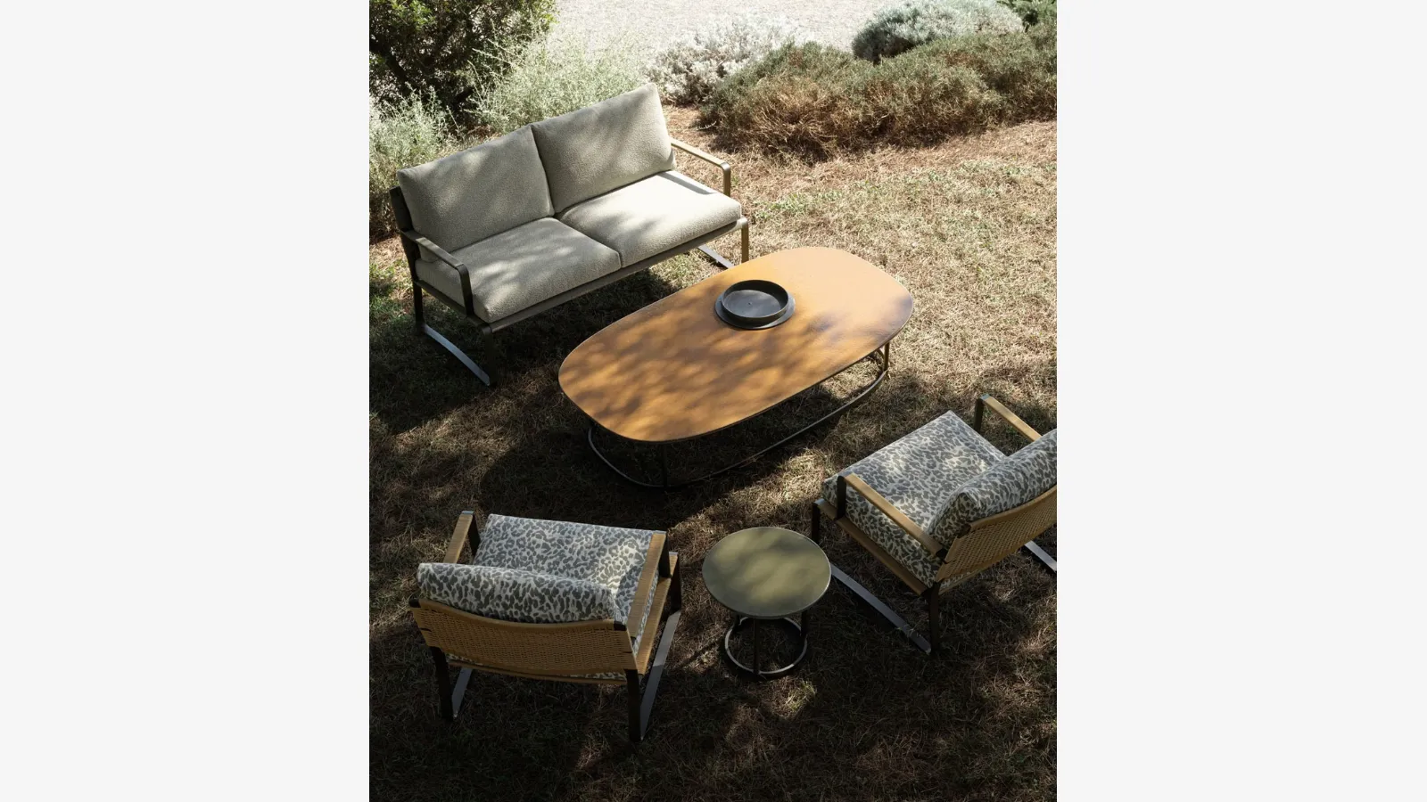 Molteni & C'nin Regent lav taşlı sehpa