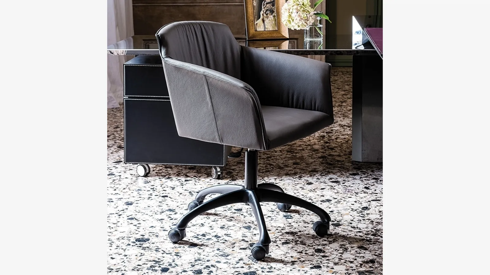 Cattelan Italia'nın Tyler Wheels döner yürütme koltuğ