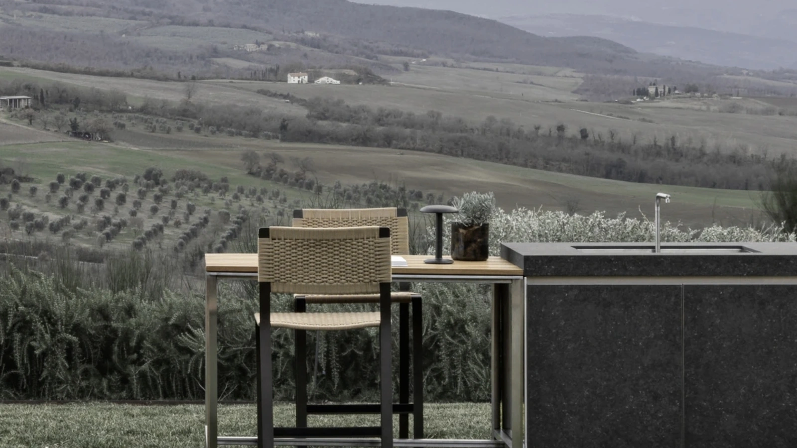 Molteni & C'nin polipropilen halatından yapılmış Green Point taburesi